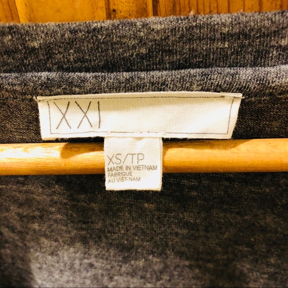 🌼SCOOPNECK POCKET TEE🌼 - Picture 4 of 4